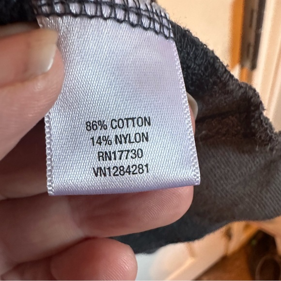 Converse size XL zip around cropped sweater with hood. Dark grey. - Picture 7 of 7